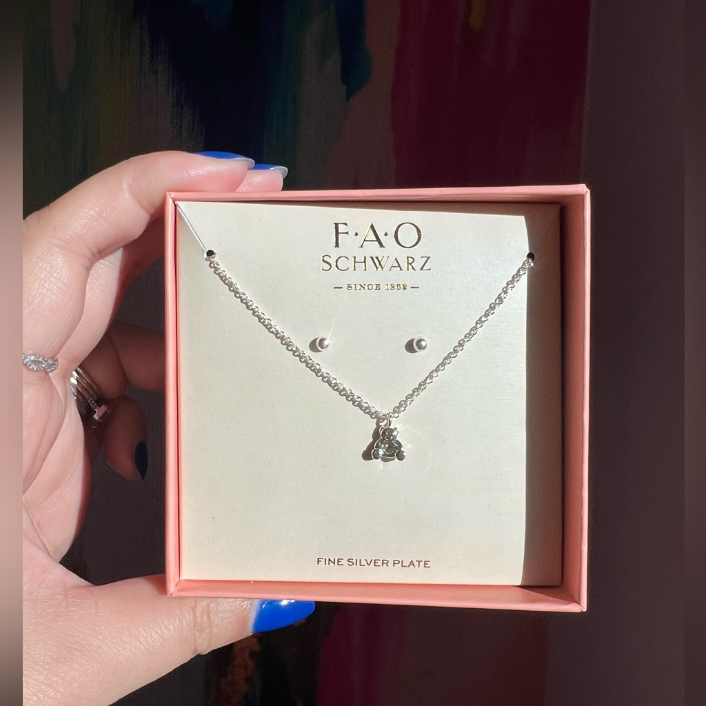 Fao Schwarz Teddy Bear Light Green Stone Necklace Earrings Set 32$